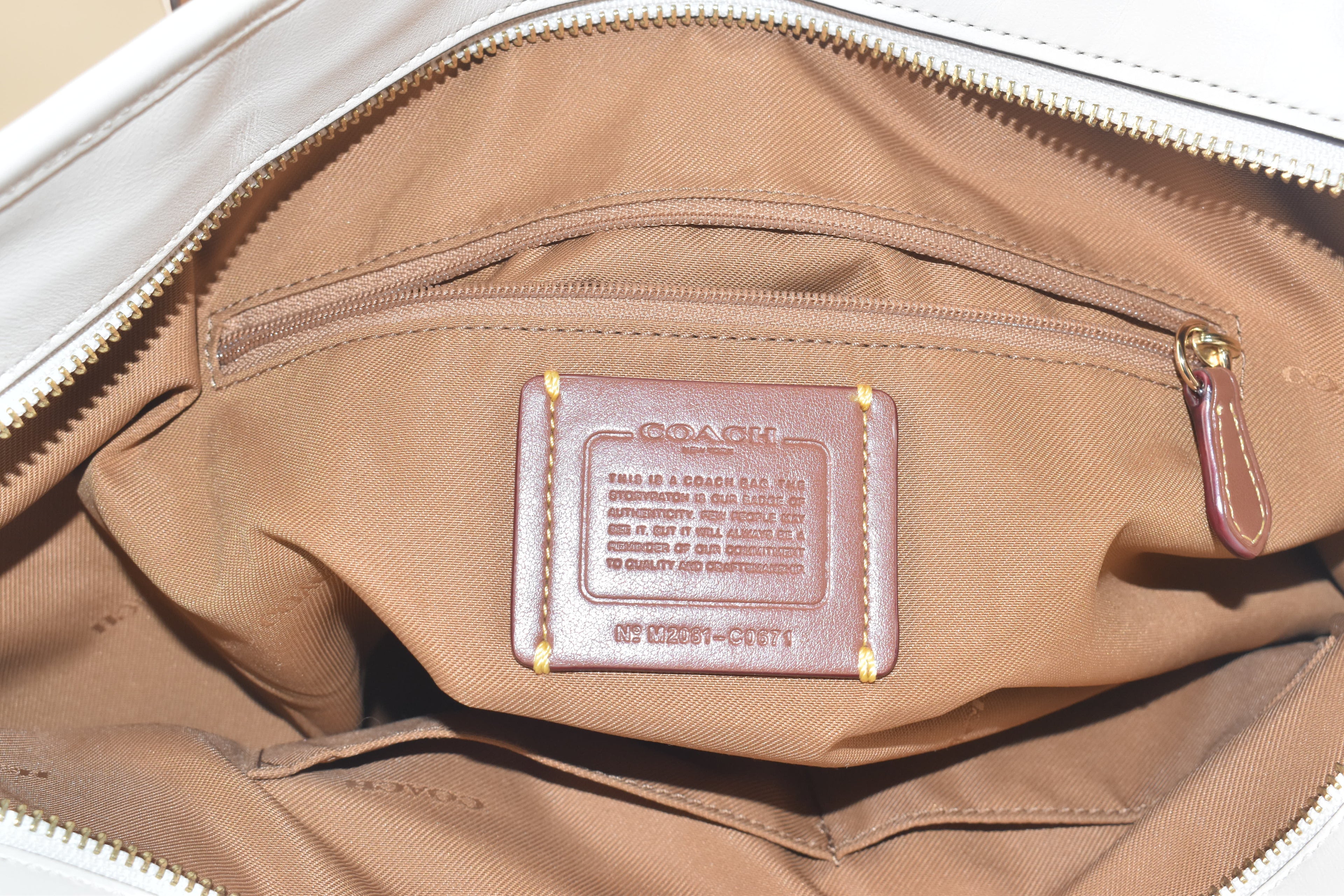 Coach City Tote – Chalk/Light Khaki