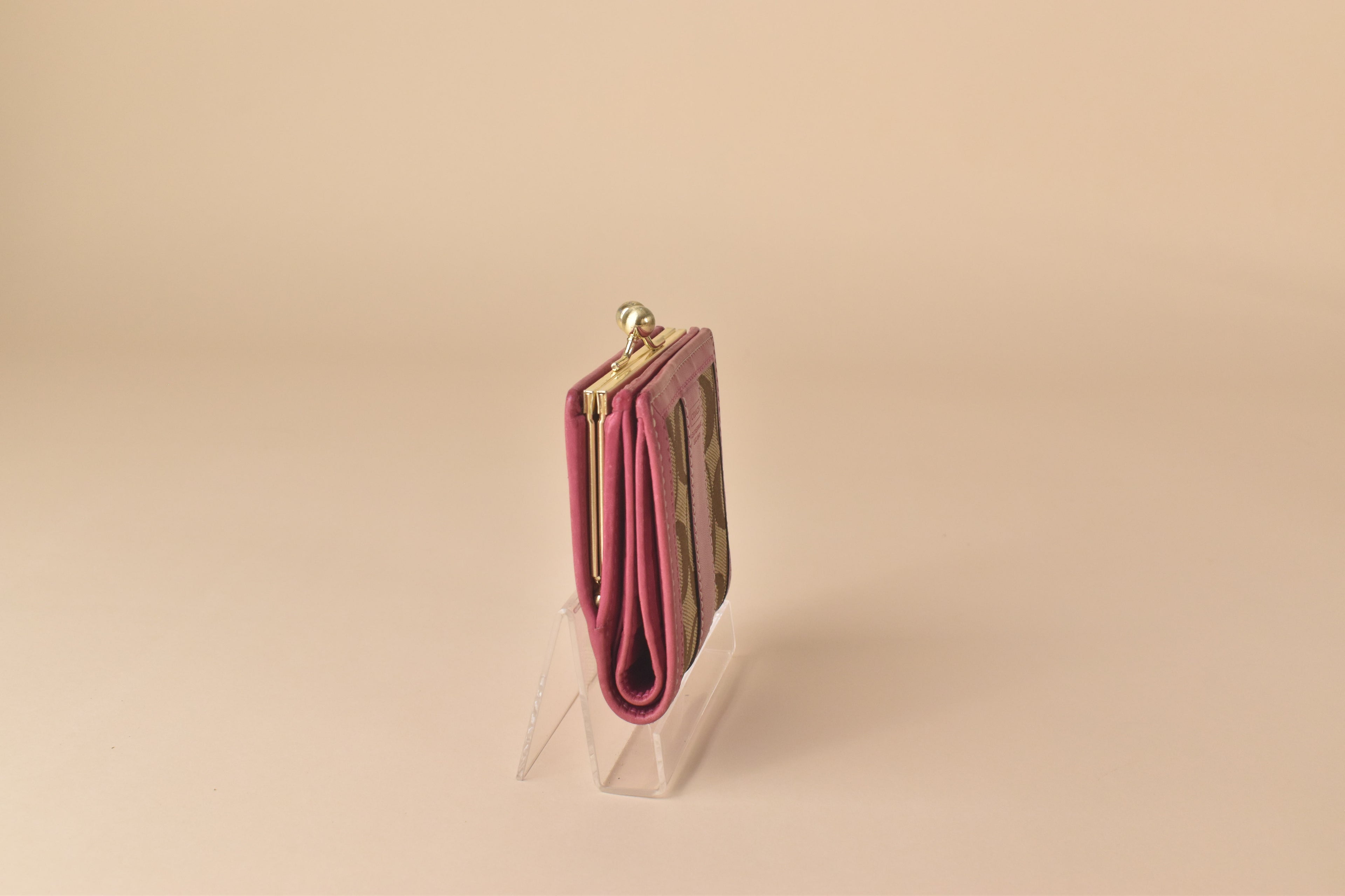 Coach Signature Kisslock Wallet – Pink Khaki