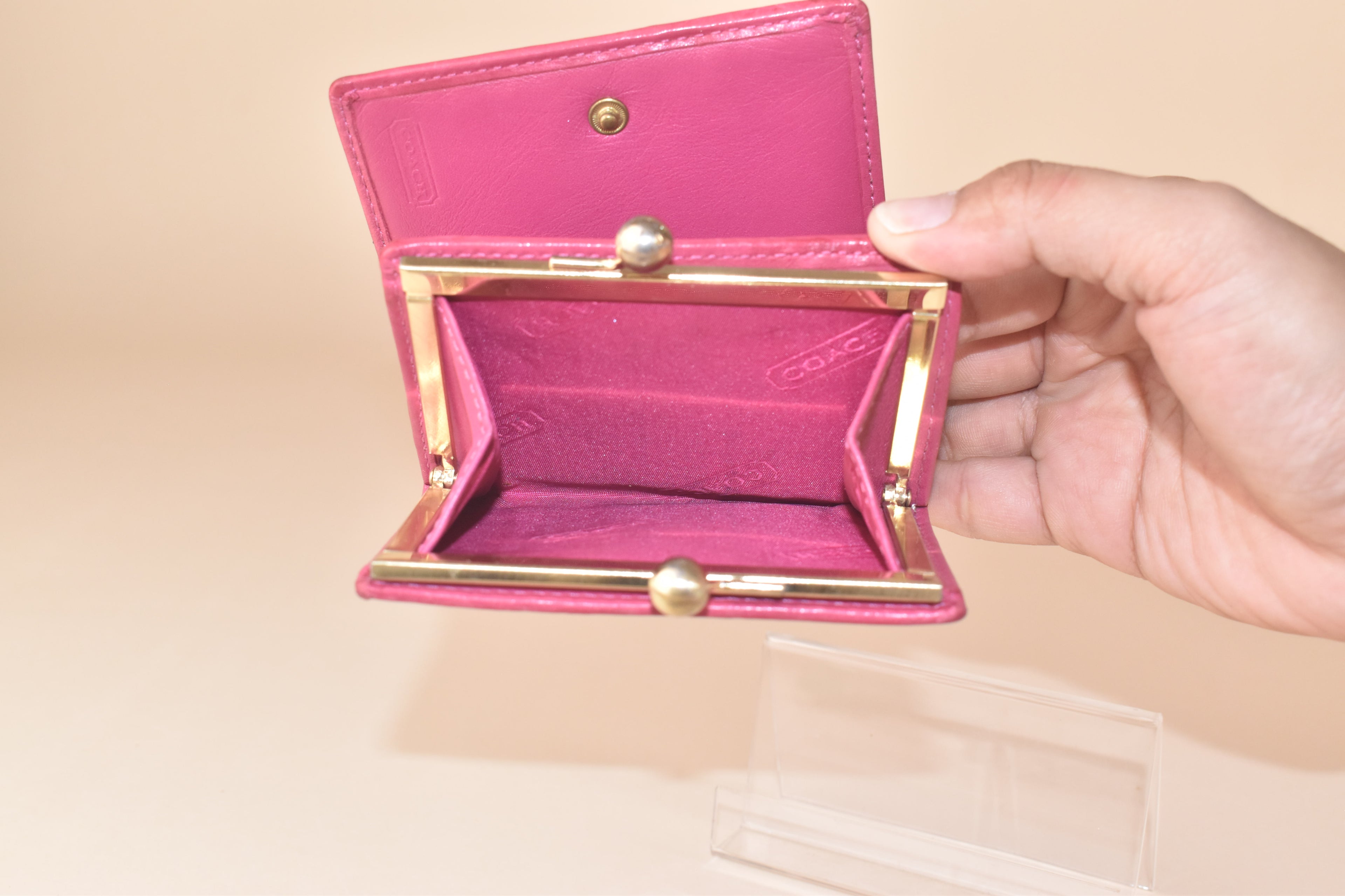 Coach Signature Kisslock Wallet – Pink Khaki