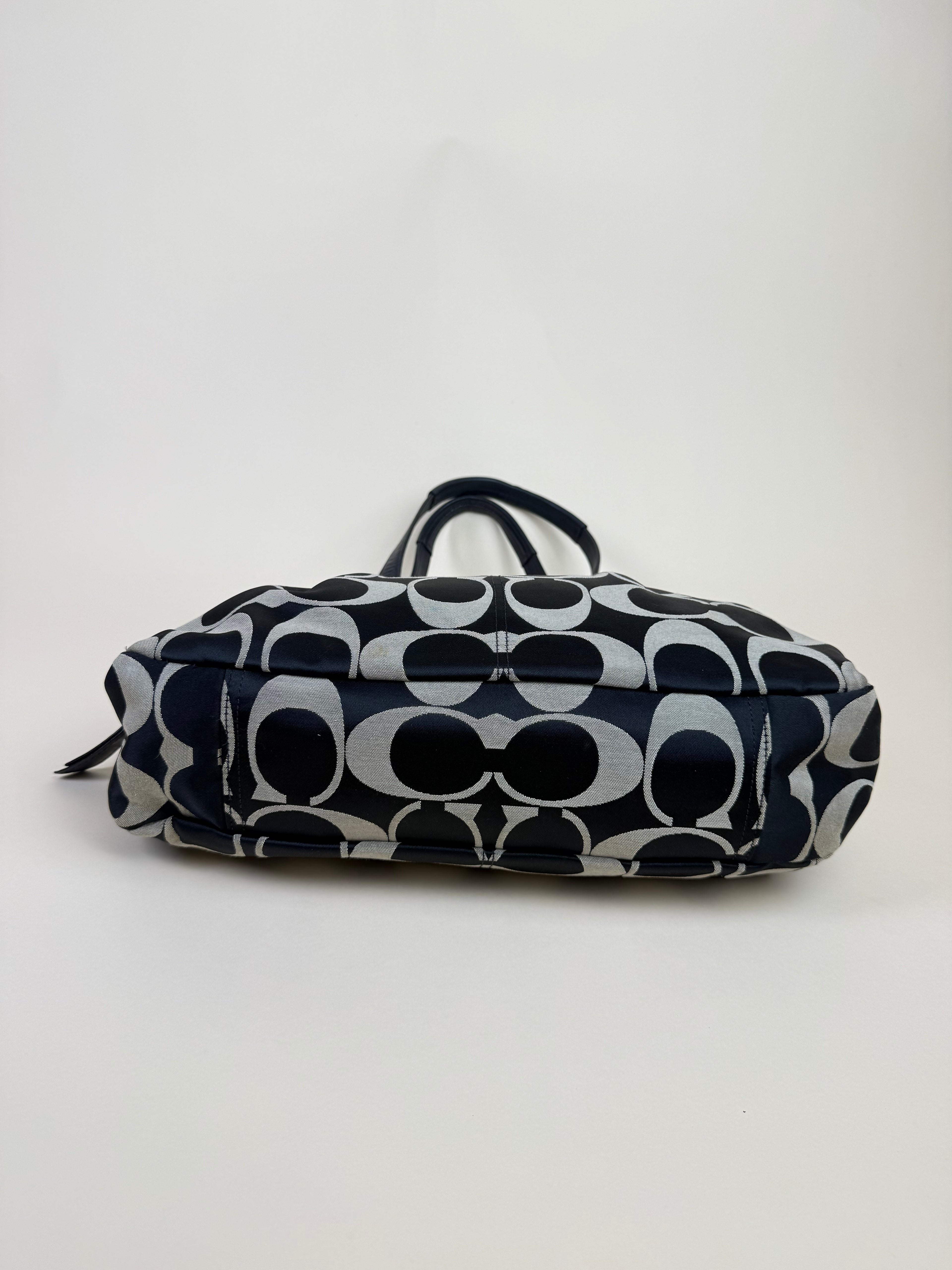 Coach Signature Multifunction Lexi Tote - Black/White