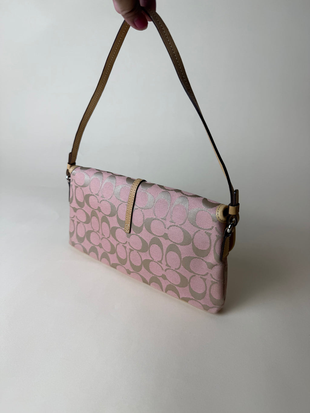Coach Signature Demi Hampton Clip Baguette - Pink