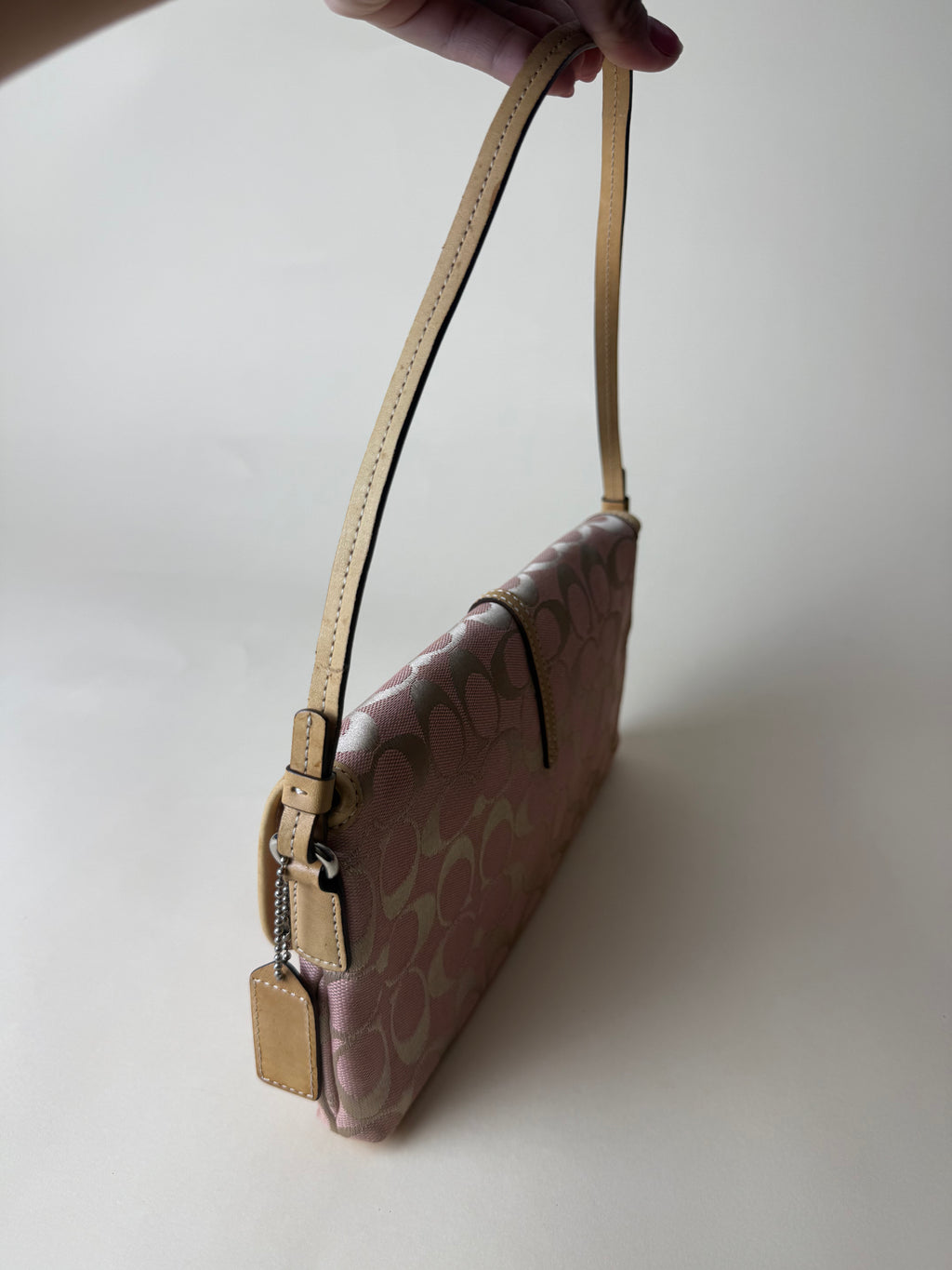 Coach Signature Demi Hampton Clip Baguette - Pink